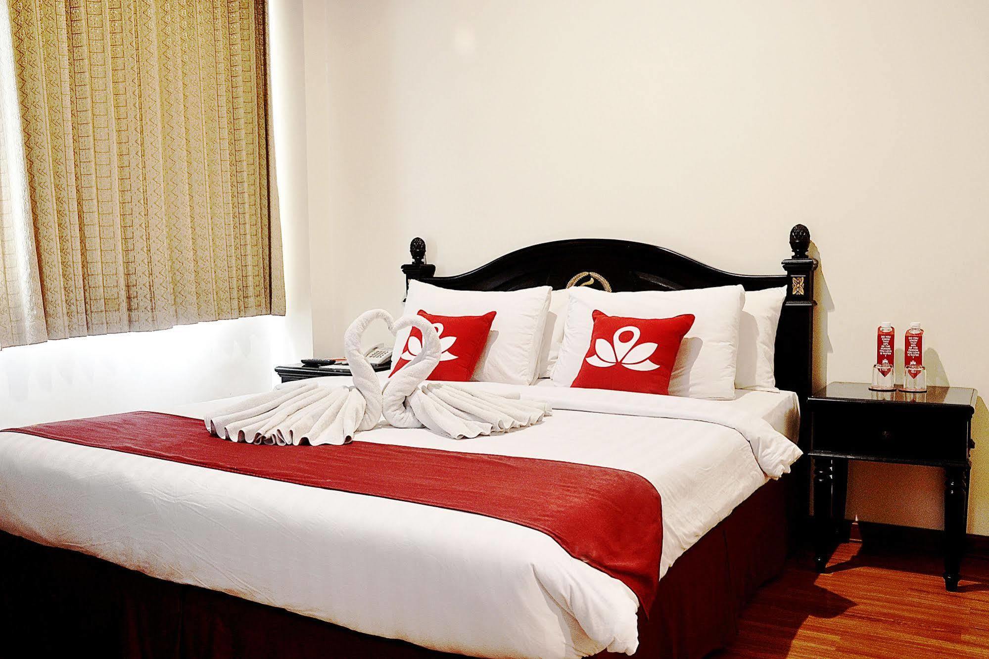 Zen Rooms Sultan Iskandar Muda 수라바야 외부 사진