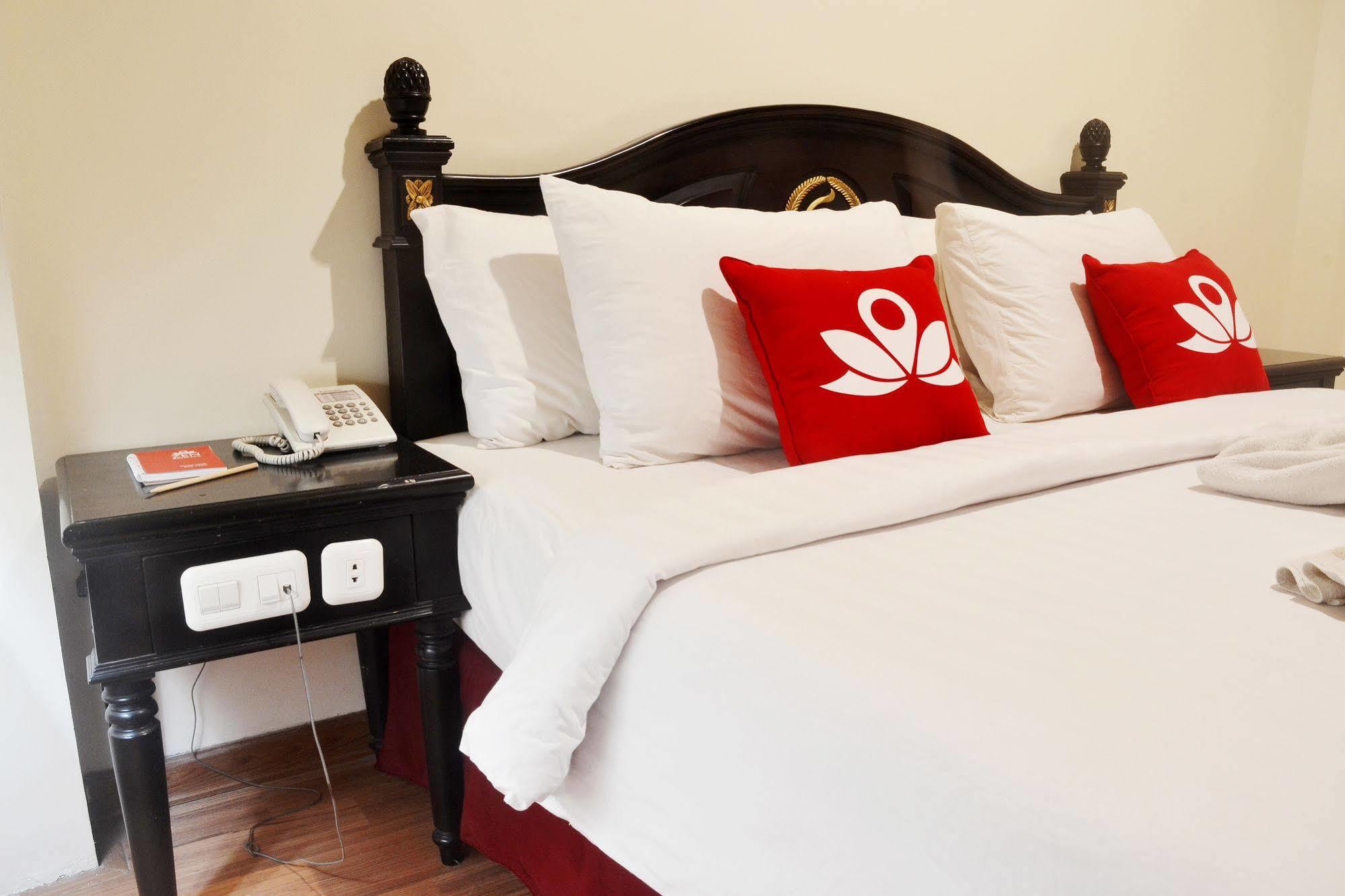 Zen Rooms Sultan Iskandar Muda 수라바야 외부 사진