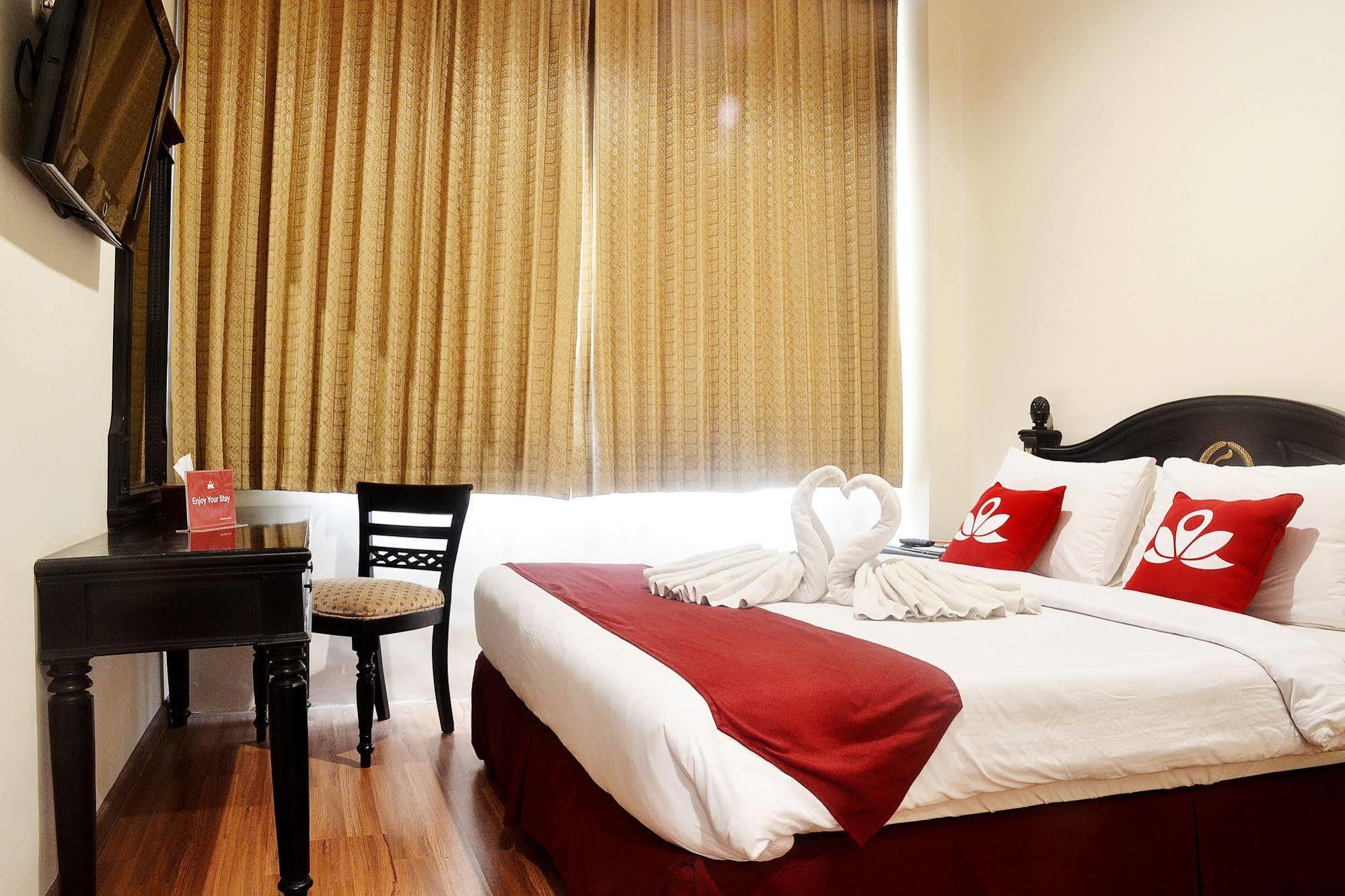 Zen Rooms Sultan Iskandar Muda 수라바야 외부 사진