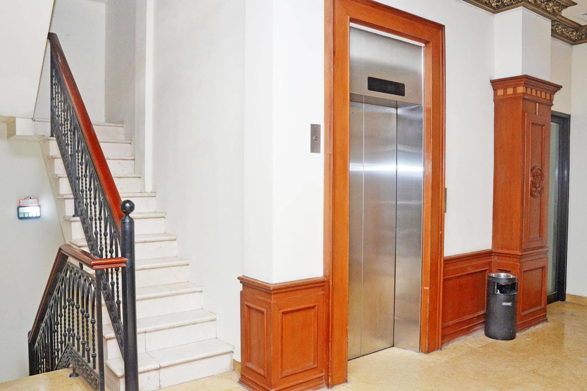 Zen Rooms Sultan Iskandar Muda 수라바야 외부 사진