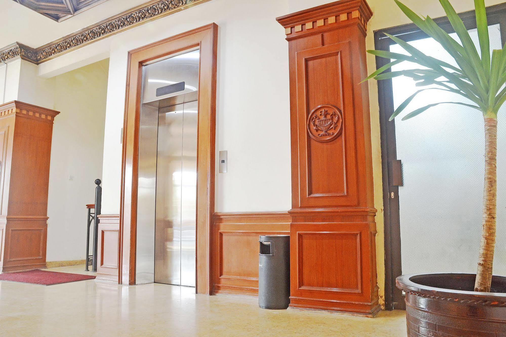 Zen Rooms Sultan Iskandar Muda 수라바야 외부 사진