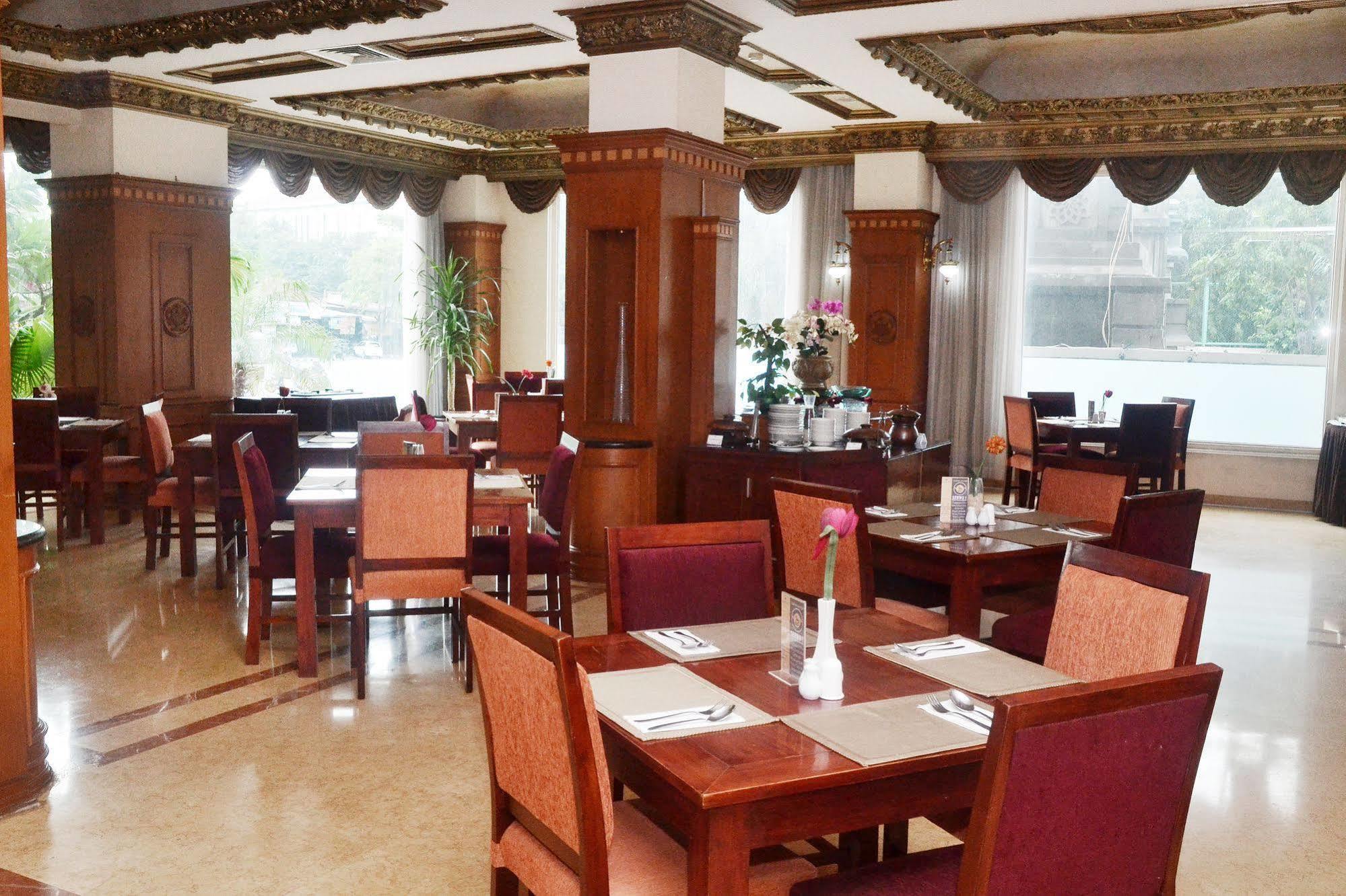 Zen Rooms Sultan Iskandar Muda 수라바야 외부 사진