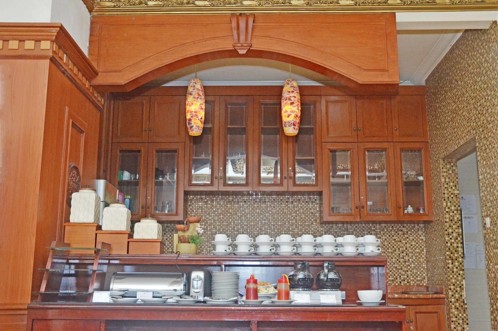 Zen Rooms Sultan Iskandar Muda 수라바야 외부 사진